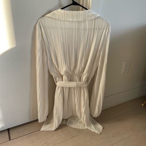 White plisse long sleeve dress - Picture 2 of 5